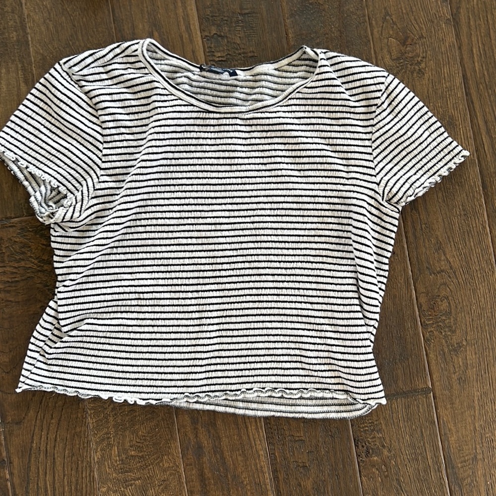 American Eagle cropped shirt